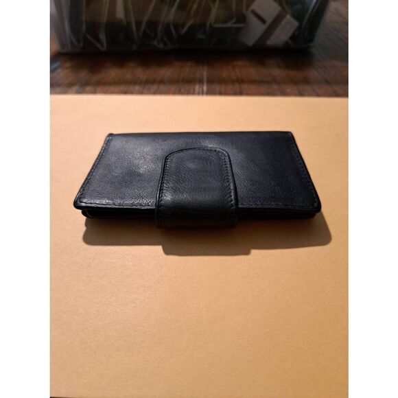 P&Y Black Leather Bifold Wallet Snap Closure ID Window Card Slots Unisex - Picture 9 of 9